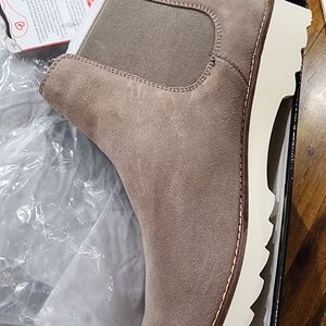 Blondo Womens Suede Boot Size 11. New In Box